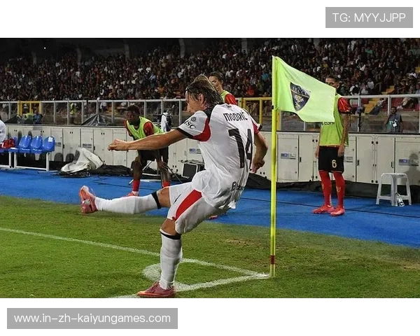 AC米兰门前的头球机会被成功把握