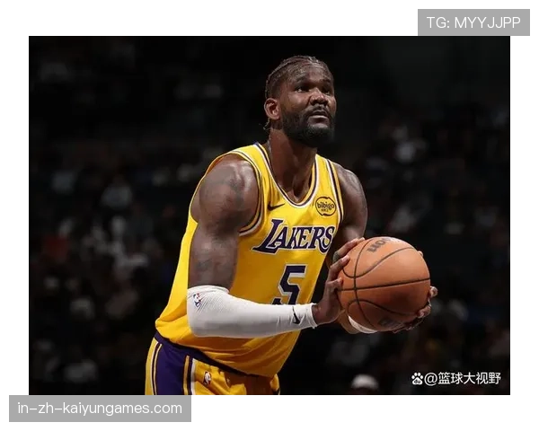 史密斯全场0罚球砍下25分，湖人队史达此数据最年轻球员，湖人送走的年轻球员